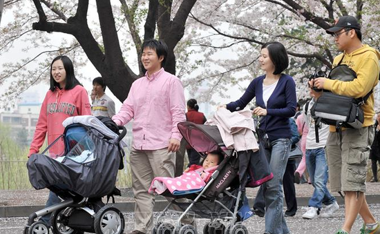 Hàn Quốc tăng trợ cấp tài chính để khuyến khích sinh con