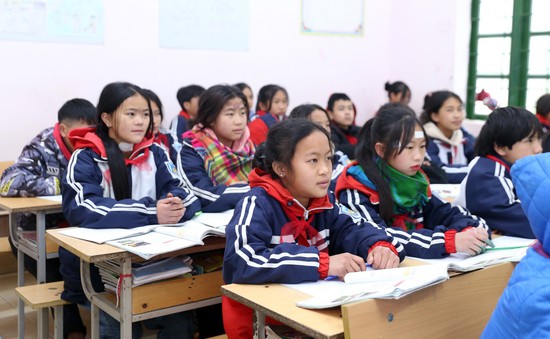 Hàng chục nghìn học sinh Lào Cai và Lai Châu được nghỉ học tránh rét