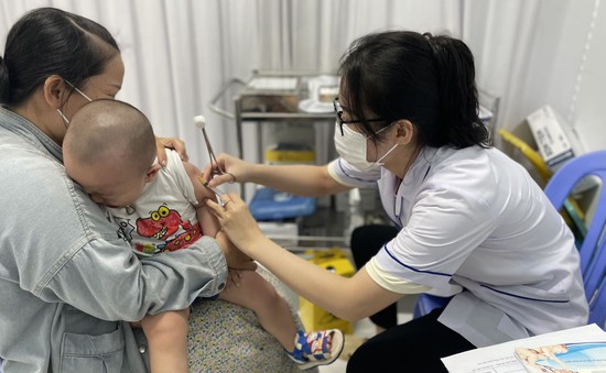 Tiêm bổ sung vaccine cho hàng nghìn trẻ ở TP Hồ Chí Minh