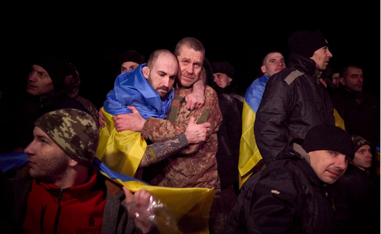 Nga và Ukraine tiến hành đợt trao đổi tù nhân lớn nhất kể từ khi xảy ra xung đột