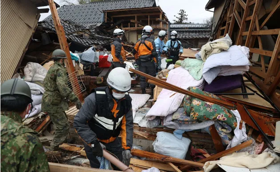 Thời tiết khắc nghiệt ảnh hưởng công tác cứu hộ động đất tại Nhật Bản