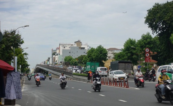 TP Hồ Chí Minh: Cầu vượt thép thành “điểm đen” tai nạn