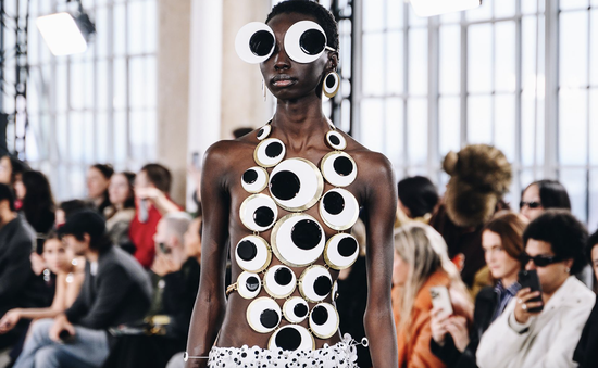 Tuần lễ thời trang New York 2024: Nỗ lực đổi mới quy tắc ăn mặc