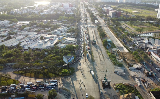 TP Hồ Chí Minh: Tình trạng giao thông sau khi đóng nút giao Nguyễn Văn Linh - Nguyễn Hữu Thọ như thế nào?