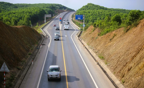 Đề xuất cho xe chạy vào lề đường cao tốc Cam Lộ - La Sơn