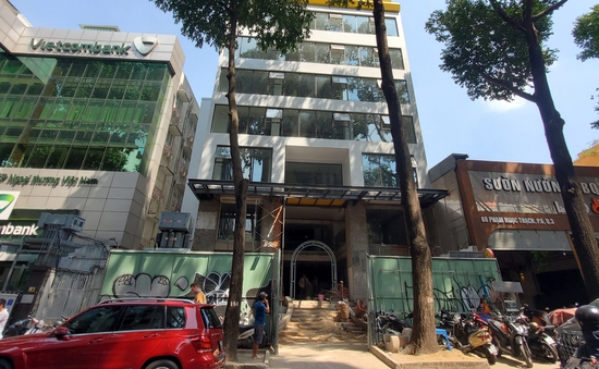 Công trình thi công giữa trung tâm TP Hồ Chí Minh gây ảnh hưởng các hộ dân
