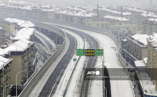 Rối loạn giao thông do tuyết rơi dày ở Trung Quốc