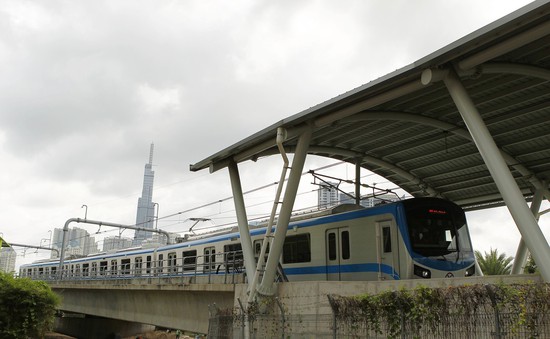 Tàu metro Bến Thành - Suối Tiên chạy thử nghiệm xuyên Tết