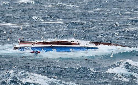 Chìm tàu cá ngoài khơi đảo Jeju, 1 người thiệt mạng