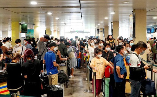 Hơn 3,8 triệu lượt khách qua sân bay Tân Sơn Nhất dịp Tết Nguyên đán