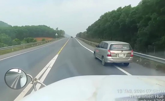Truy tìm tài xế vượt ẩu giống vụ tai nạn thảm khốc trên cao tốc Cam Lộ - La Sơn