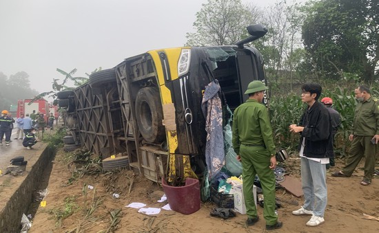 Vụ lật xe ô tô khách ở Quảng Trị: Thăm hỏi, hỗ trợ 3 nạn nhân bị thương nặng