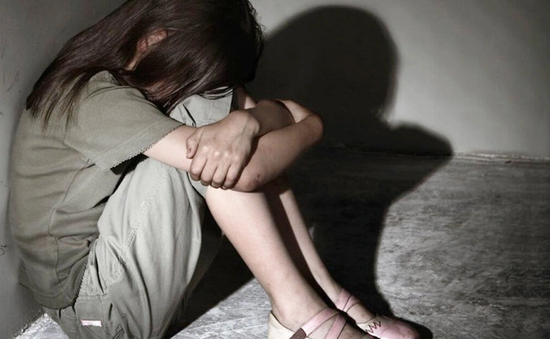 Bắt 7 đối tượng để điều tra về hành vi hiếp dâm bé gái 15 tuổi