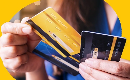 Vụ nợ 8,5 triệu bị tính lãi hơn 8,8 tỷ: Những điều cần biết khi dùng thẻ tín dụng