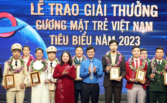 Quyền Chủ tịch nước Võ Thị Ánh Xuân trao giải thưởng Gương mặt trẻ Việt Nam