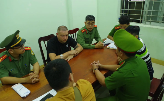 Bắt đối tượng bị Interpol truy nã lẩn trốn tại Ninh Thuận
