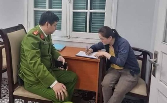 Hà Nội: Xử phạt người bán hàng rong “chặt chém” du khách nước ngoài