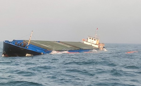 Chưa hút được 7.000 lít dầu trên chiếc tàu chìm ở Cù Lao Chàm