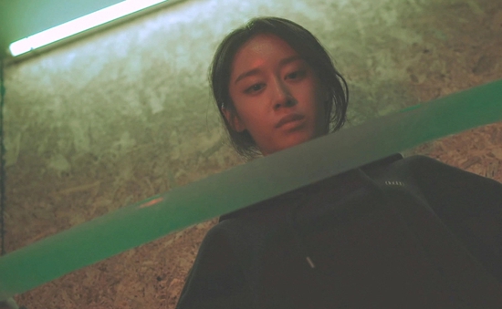 Hào quang đẫm máu tung trailer gây tò mò về vai thần tượng hết thời của Ji-yeon (T-Ara)