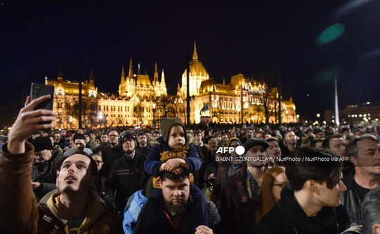 Hàng nghìn người Hungary biểu tình đòi Thủ tướng từ chức