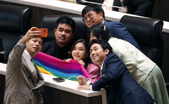 Hạ viện Thái Lan thông qua dự luật hôn nhân đồng giới