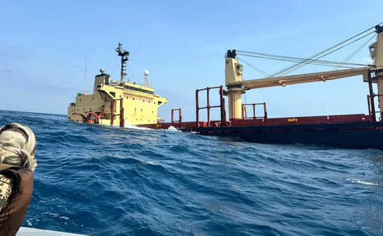 Nguy cơ thảm họa môi trường từ tàu hàng bị chìm ở Biển Đỏ
