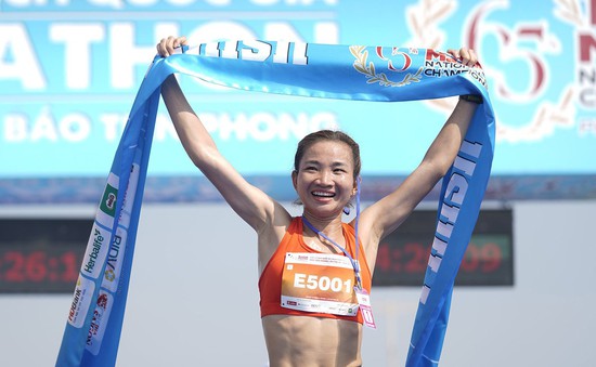 Nguyễn Thị Oanh "vô đối" tại Tiền Phong Marathon 2024