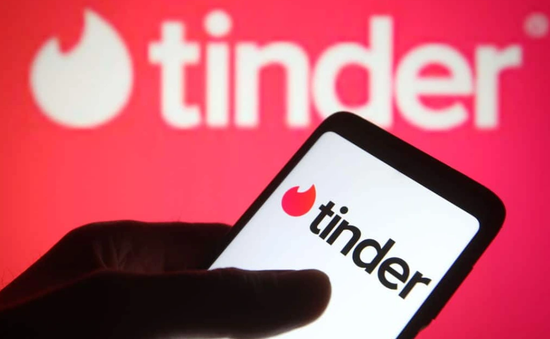 Hẹn hò qua Tinder, người phụ nữ bị lừa hơn 5 tỷ đồng