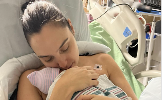 "Wonder Woman" Gal Gadot bất ngờ thông báo sinh con thứ 4