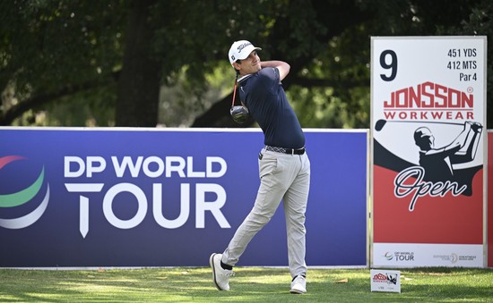 Matteo Manassero dẫn đầu sau vòng 2 giải golf Johnson Workwear mở rộng