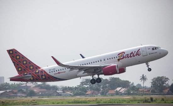 Indonesia điều tra vụ 2 phi công ngủ quên 28 phút trên chuyến bay