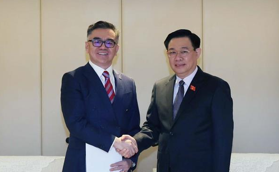 Chủ tịch Quốc hội Vương Đình Huệ tiếp các tập đoàn lớn tại Thượng Hải
