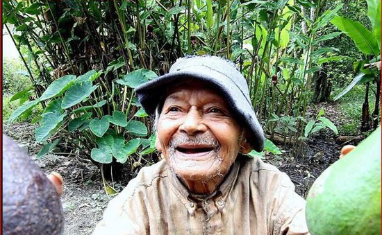 Cụ ông 124 tuổi sống thọ nhờ nhai lá coca