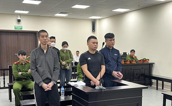 Hai cựu cán bộ công an ở Hà Nội lĩnh án tù vì cho vay lãi nặng, tổ chức đánh bạc