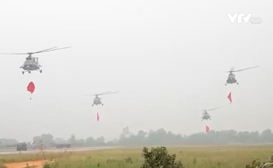 Đội hình 12 trực thăng không quân sẵn sàng cho Lễ kỷ niệm 70 năm Chiến thắng Điện Biên Phủ