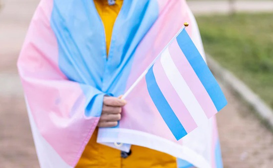 Thụy Điển thông qua luật hạ độ tuổi chuyển đổi giới tính hợp pháp xuống 16 trong tranh cãi