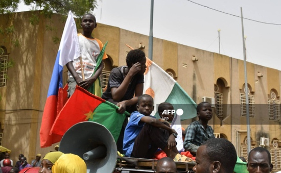 Burkina Faso trục xuất 3 nhân viên ngoại giao Pháp