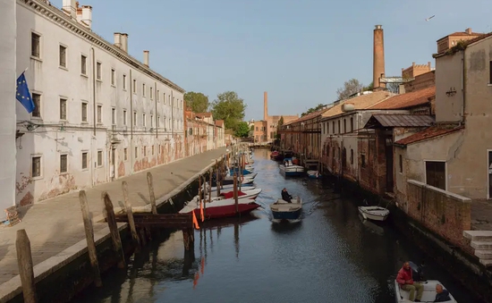 Vatican biến nhà tù thành siêu triển lãm Venice Biennale