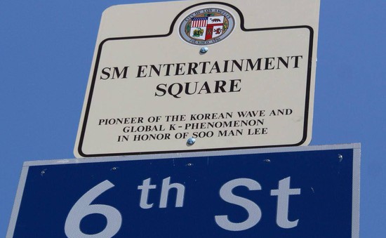 SM Entertainment tiếp tục vướng bê bối kiện tụng