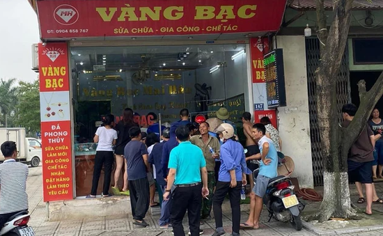 Nam thanh niên cướp tiệm vàng giữa ban ngày ở Phú Thọ