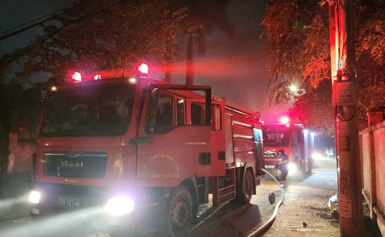 Cháy nhà xưởng ở Thanh Trì (Hà Nội) nghi do nổ bình gas