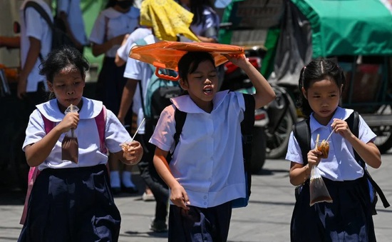 Học sinh 7.000 trường ở Philipines học trực tuyến vì nắng nóng