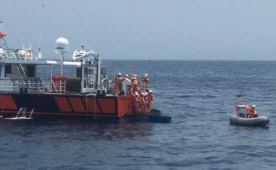 Vụ chìm sà lan ở vùng biển Lý Sơn: Tìm thấy thêm 1 thi thể nạn nhân