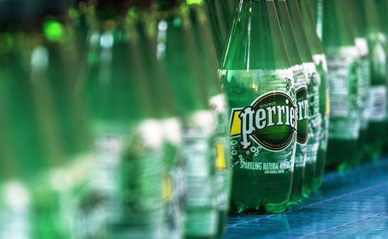 Công ty con của Nestlé hủy 2 triệu chai nước khoáng sau khi phát hiện vi khuẩn