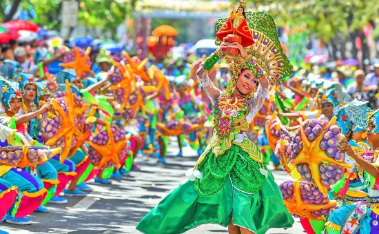 Quảng Ninh: Huy động khoảng 200 tàu du lịch làm sân khấu Carnaval Hạ Long trên biển