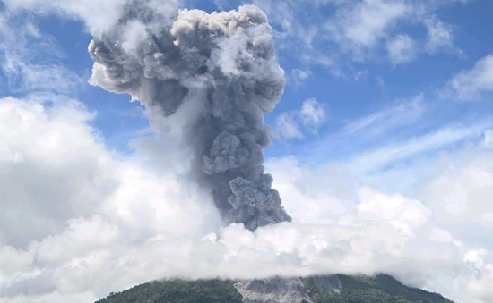 Indonesia nâng cảnh báo lên mức cao nhất đối với núi lửa Ibu