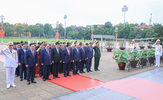 Kỷ niệm 134 năm Ngày sinh Chủ tịch Hồ Chí Minh: Lãnh đạo Đảng, Nhà nước vào Lăng viếng Bác