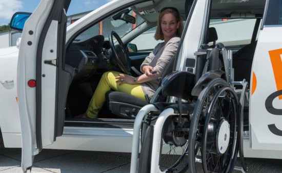 Tích hợp điều khiển bằng giọng nói vào ô tô cho người khuyết tật