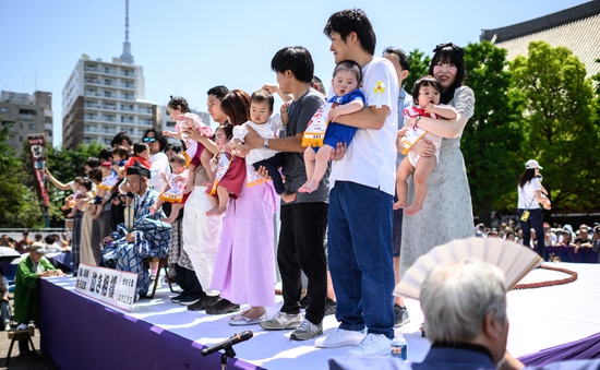 Số trẻ em ở Nhật Bản thấp kỷ lục, giảm trong năm thứ 43 liên tiếp