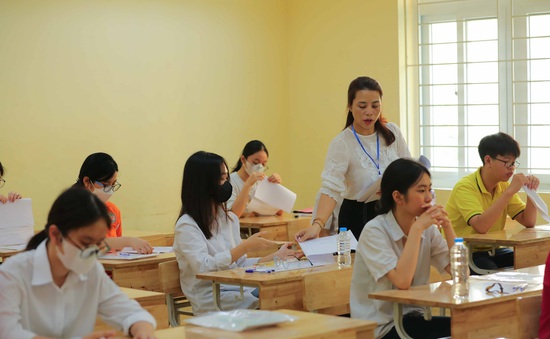 Hà Nội xử lý nghiêm các trường vận động học sinh không thi lớp 10 công lập